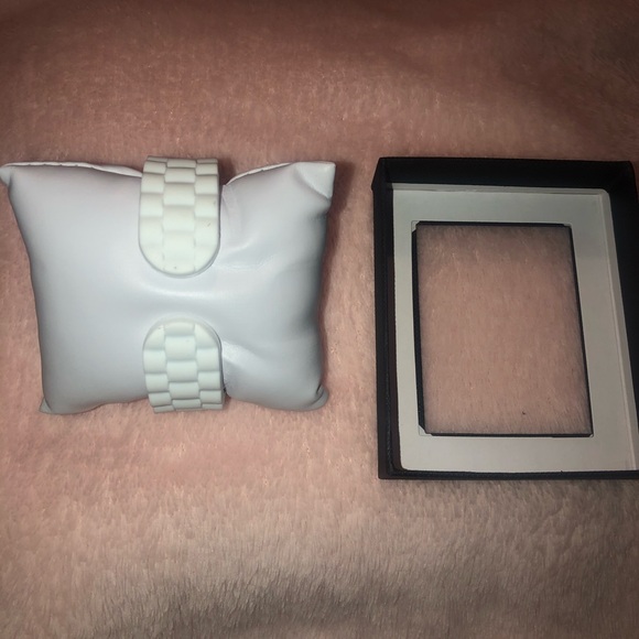 Watch - Picture 3 of 3